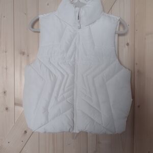 No Boundaries White Quilted Star Puffer Vest